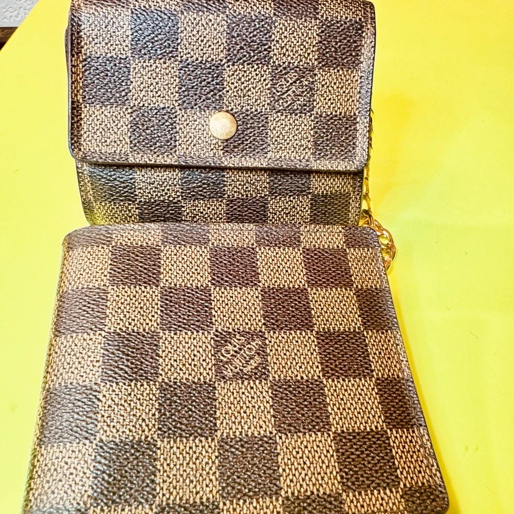 Louis Vuitton Damier set of 2  Brown Leather wallet 
1 for women and 1 for man. - Picture 15 of 15
